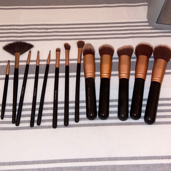 Makeup brushes - Picture 1 of 1